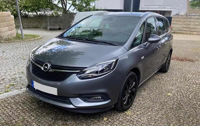 Cinzento Usado 2017 Opel Zafira Monovolume | € 12.965 (Preço justo) - Imagem 1/4