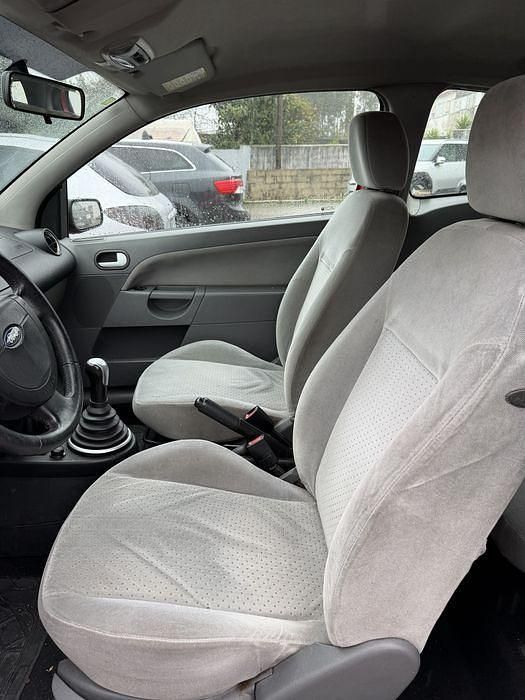 Usado Ford Fiesta Ghia 75 HP (55 kW) 2003 Citadino