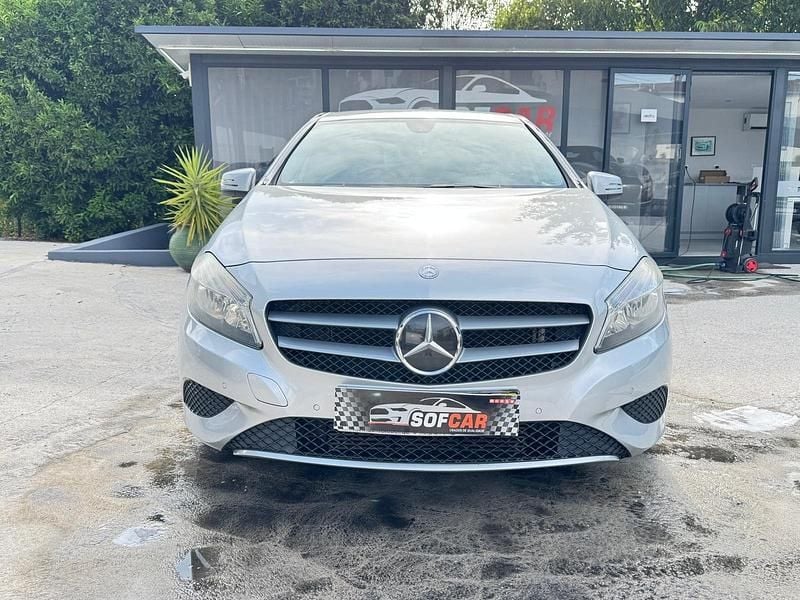 Cinza Usado 2013 Mercedes A180 | € 12.500 - Imagem 1/4