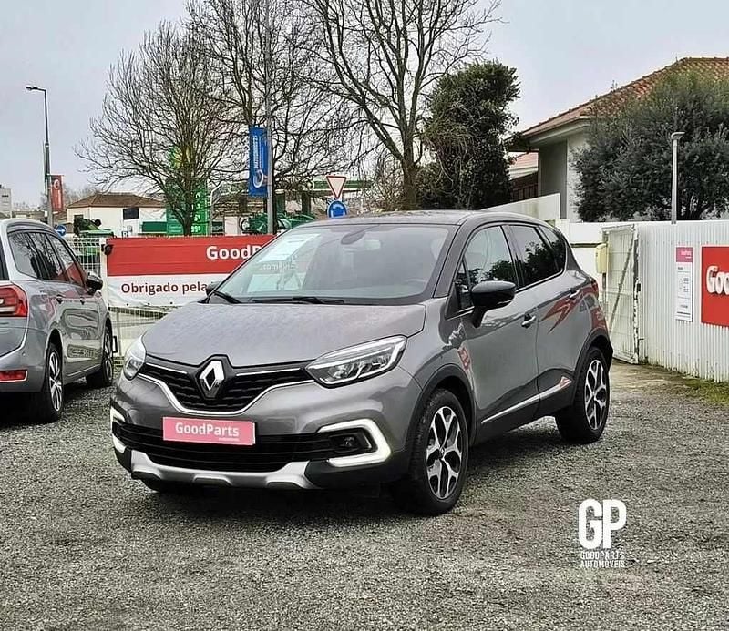 Usado Renault Captur 130 HP (95 kW) 2019 Cinza escuro SUV