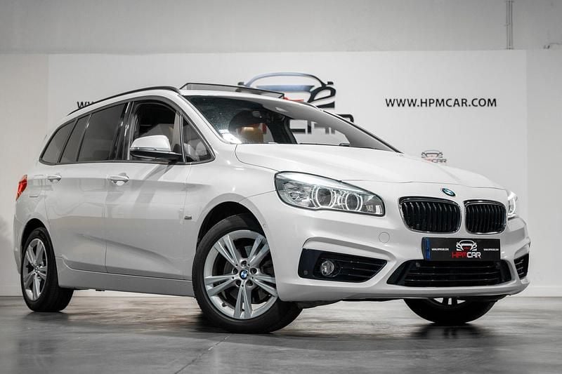 Branco Usado 2017 BMW 218 Gran Tourer Sport Line Monovolume | € 24.900 - Imagem 1/4