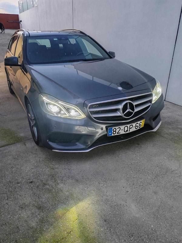 Usado Mercedes E250 204 HP (150 kW) 2015 Cinzento Carrinha