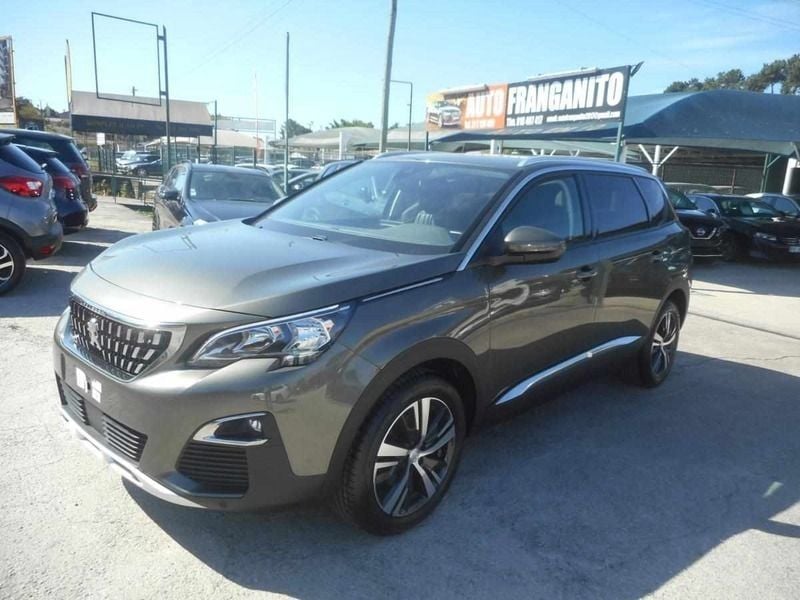Verde Usado 2020 Peugeot 5008 Monovolume | € 23.500 (Preço justo) - Imagem 1/4