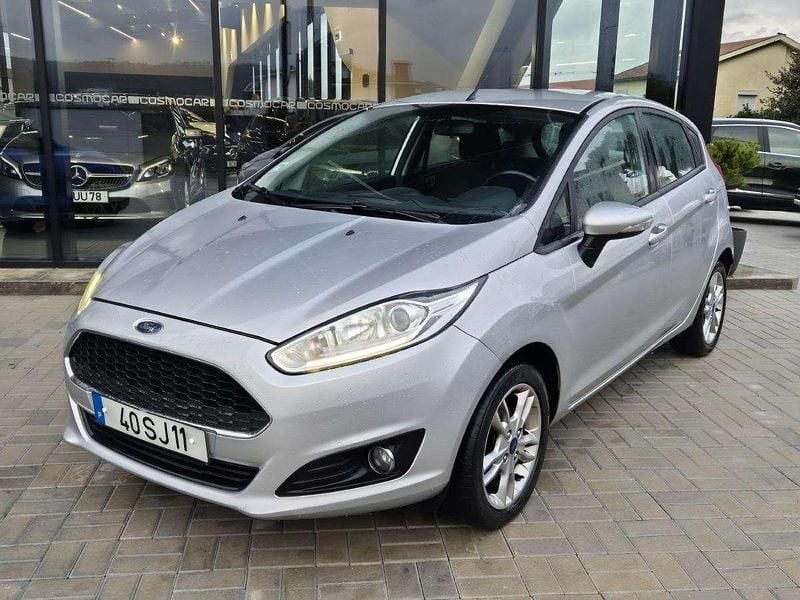 Cinza Usado 2017 Ford Fiesta Trend Citadino | € 8.700 (Preço justo) - Imagem 1/3