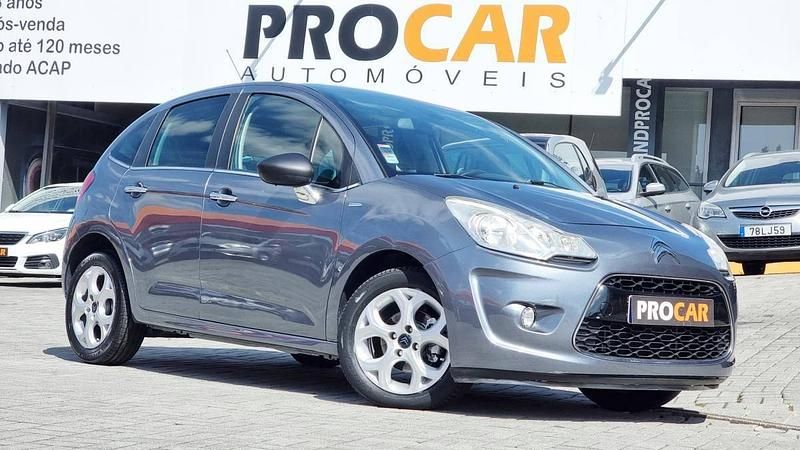 Cinza Usado 2010 Citroën C3 Attraction Citadino | € 8.250 (Preço justo) - Imagem 1/4