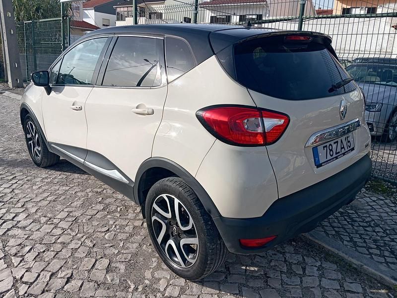 Usado Renault Captur Experience 110 HP (80 kW) 2017 Bege SUV