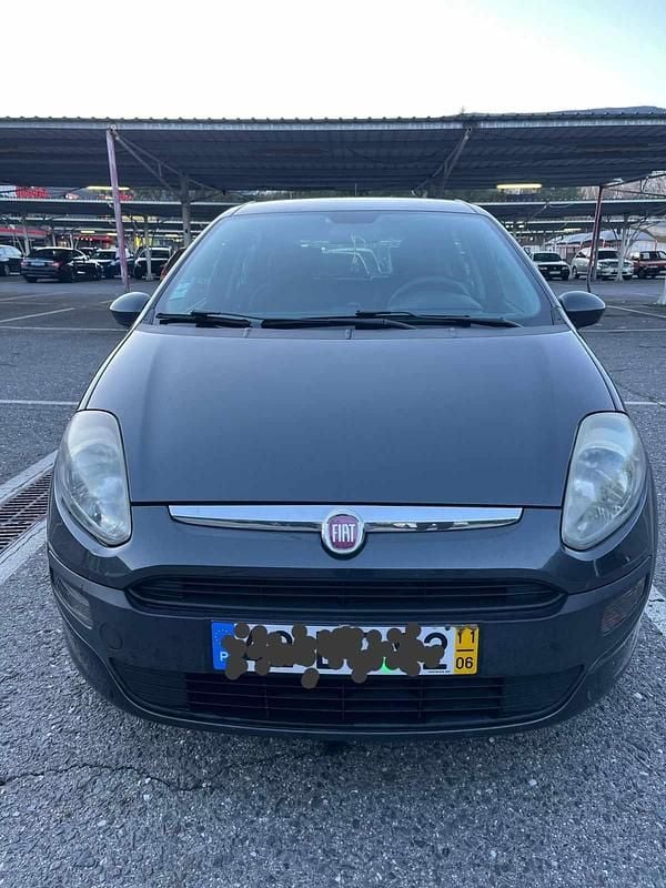 Cinzento Usado 2011 Fiat Punto Citadino | € 3.450 (Bom preço) - Imagem 1/4