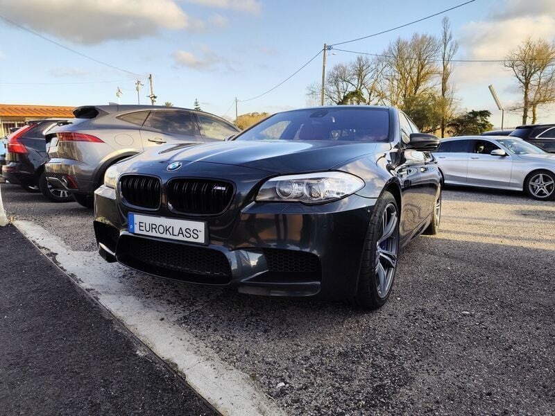 Cinza Usado 2012 BMW M5 Sedan | € 54.900 - Imagem 1/4