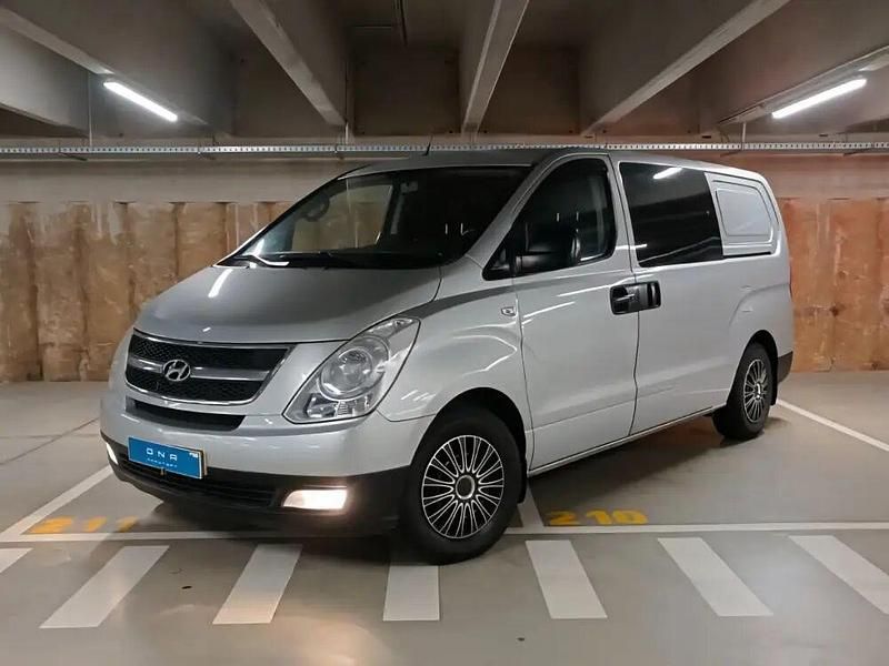 Usado Hyundai H-1 136 HP (100 kW) 2010 Cinza Monovolume