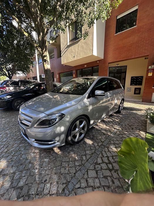 Usado 2014 Mercedes B200 Monovolume | € 14.500 - Imagem 1/4