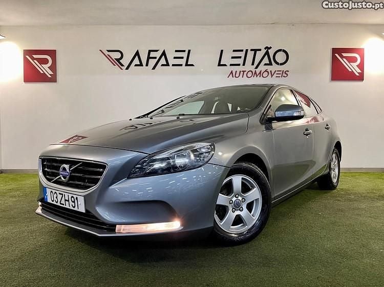 Usado Volvo V40 Momentum 115 HP (84 kW) 2015 Cinza Carrinha