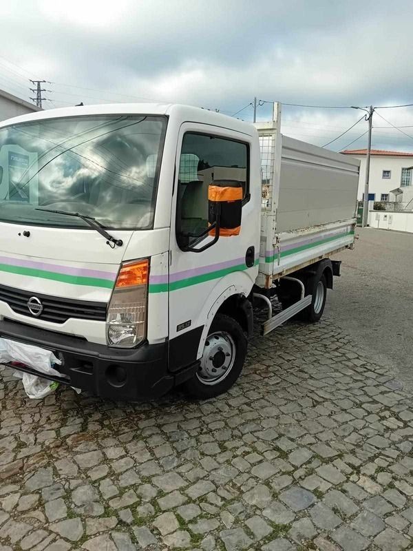 Branco Usado 2014 Nissan Cabstar Pickup | € 22.900 - Imagem 1/4