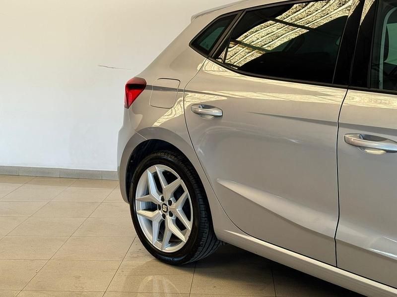 Usado Seat Ibiza FR 95 HP (69 kW) 2019 Cinza prata