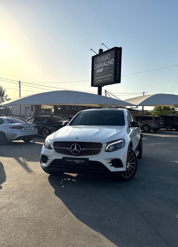 Branco Usado 2018 Mercedes GLC250 AMG line SUV | € 41.900 - Imagem 1/4