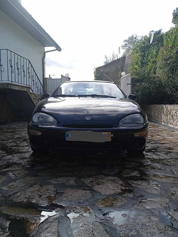 Preto Usado 1998 Mazda MX3 Citadino | € 5.000 - Imagem 1/4