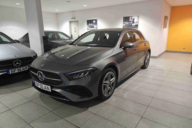 Cinzento Novo 2024 Mercedes A250 Citadino | € 46.512 (Bom preço) - Imagem 1/4