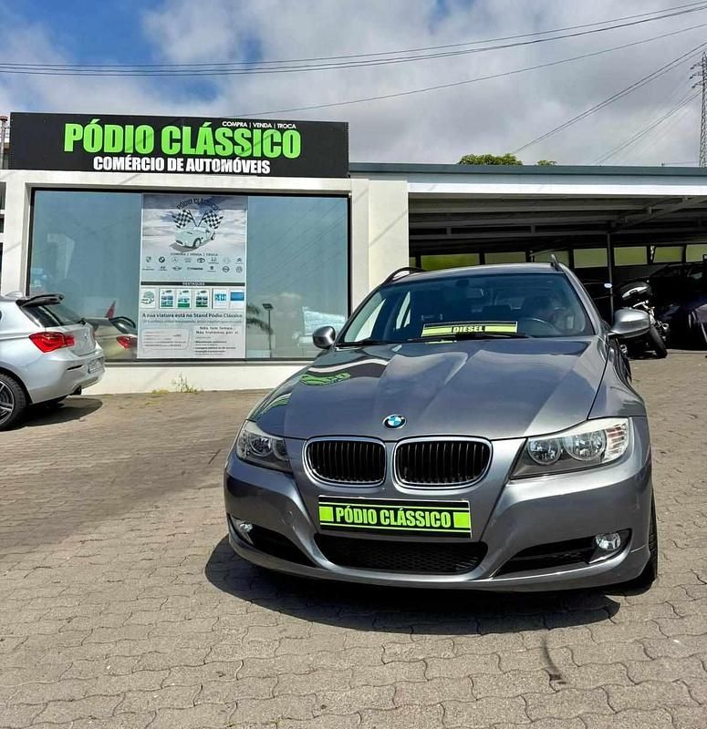 Cinzento Usado 2009 BMW 318 Carrinha | € 14.900 - Imagem 1/4