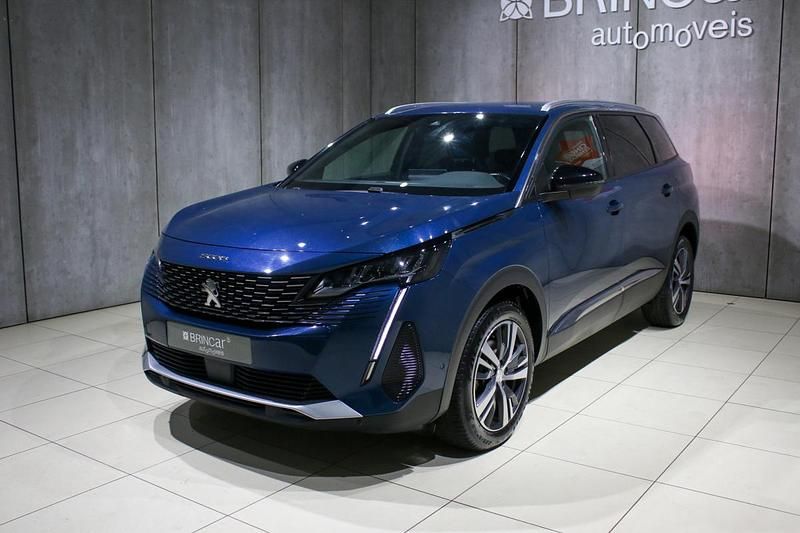 Usado Peugeot 5008 Allure 130 HP (95 kW) 2023 Azul Monovolume