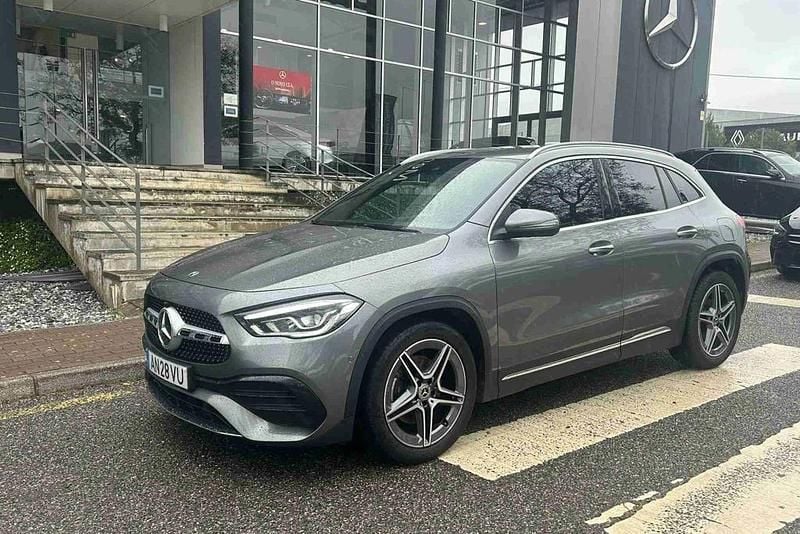Usado Mercedes GLA180 116 HP (85 kW) 2022 Cinzento SUV