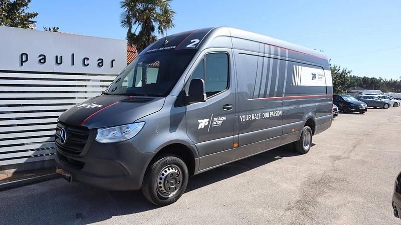 Cinza Usado 2024 Mercedes Sprinter Van | € 58.000 - Imagem 1/4