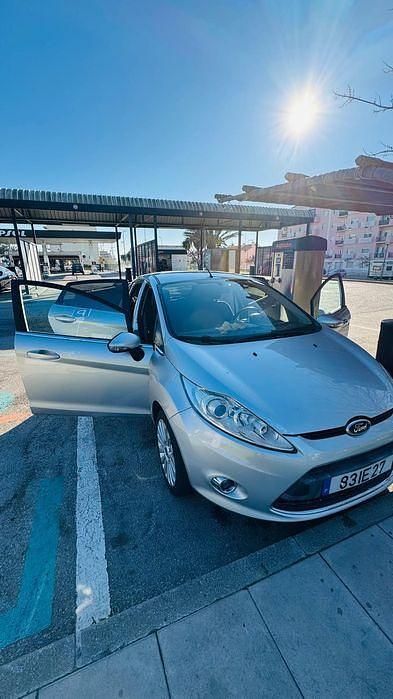 Usado Ford Fiesta Titanium 90 HP (66 kW) 2009 Sedan