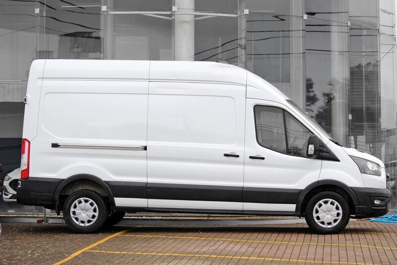 Usado Ford Transit Trend 130 HP (95 kW) 2023 Branco Sedan