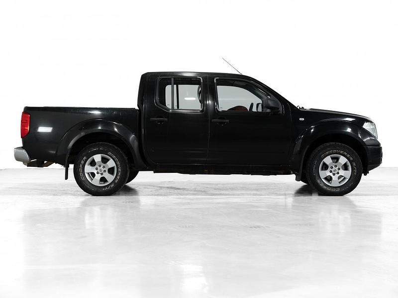 Usado Nissan Navara 171 HP (125 kW) 2007 Preto Pickup