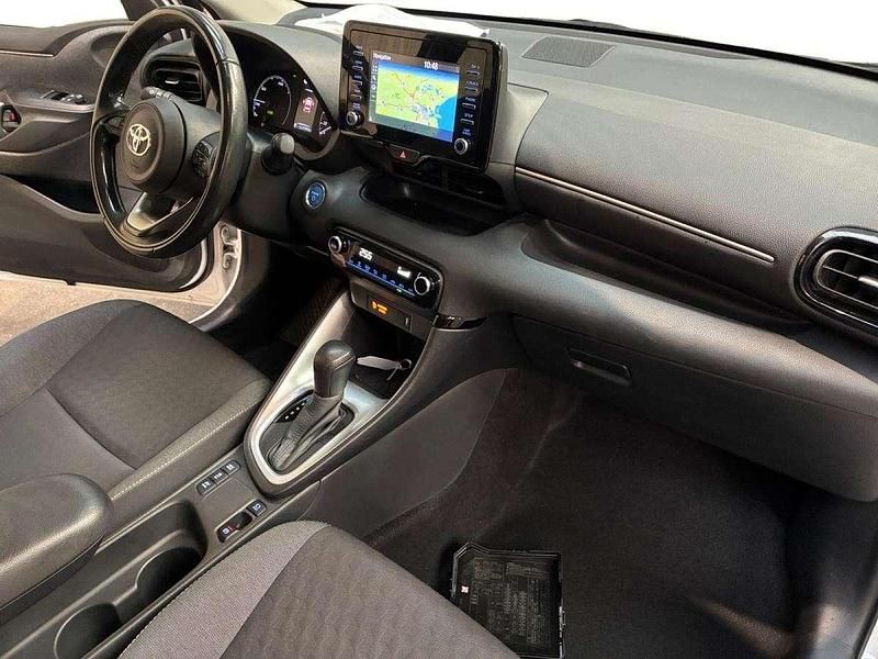 Usado Toyota Yaris Hybrid Business Edition 116 HP (85 kW) 2022 Branco