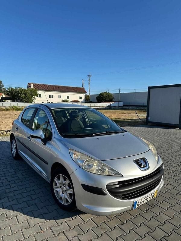 Cinzento Usado 2008 Peugeot 207 Citadino | € 3.800 (Preço justo) - Imagem 1/4