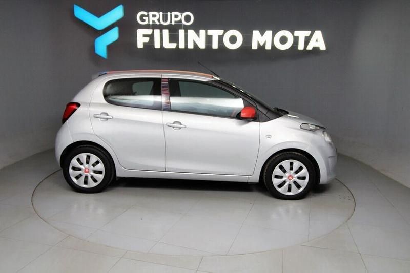 Cinza Usado 2015 Citroën C1 Feel Citadino | € 8.990 (Preço justo) - Imagem 1/4