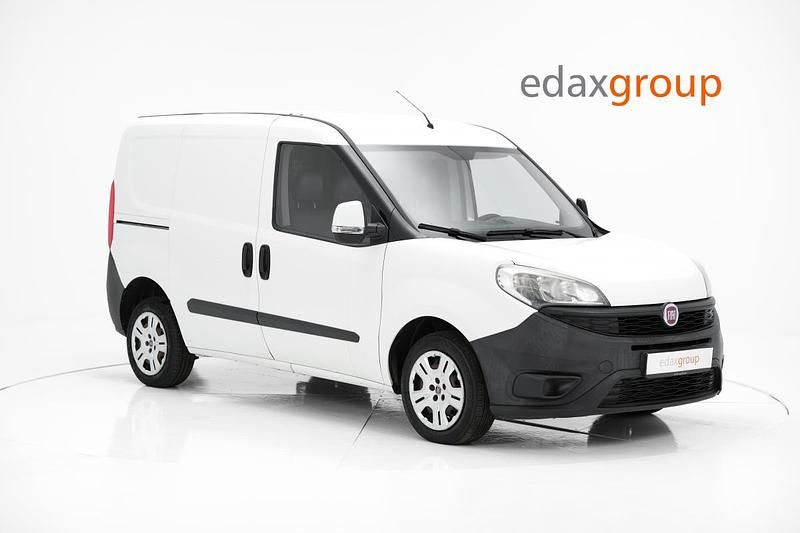 Branco Usado 2016 Fiat Doblò Monovolume | € 7.390 (Preço justo) - Imagem 1/4