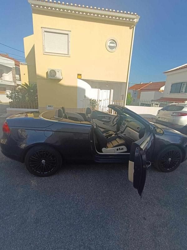 Usado VW Eos 140 HP (102 kW) 2007 Azul Cabrios