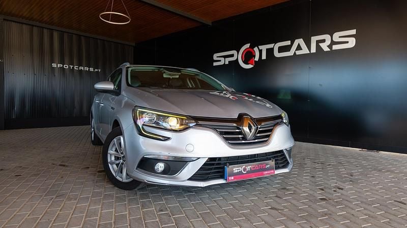 Cinza Usado 2017 Renault Mégane GrandTour Intens Carrinha | € 12.990 (Preço justo) - Imagem 1/4