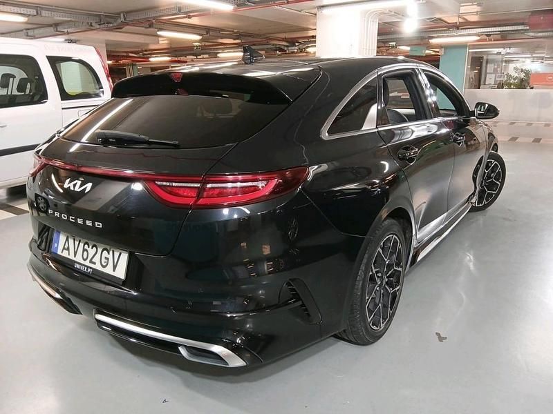 Usado Kia ProCeed 120 HP (88 kW) 2022 Preto Carrinha