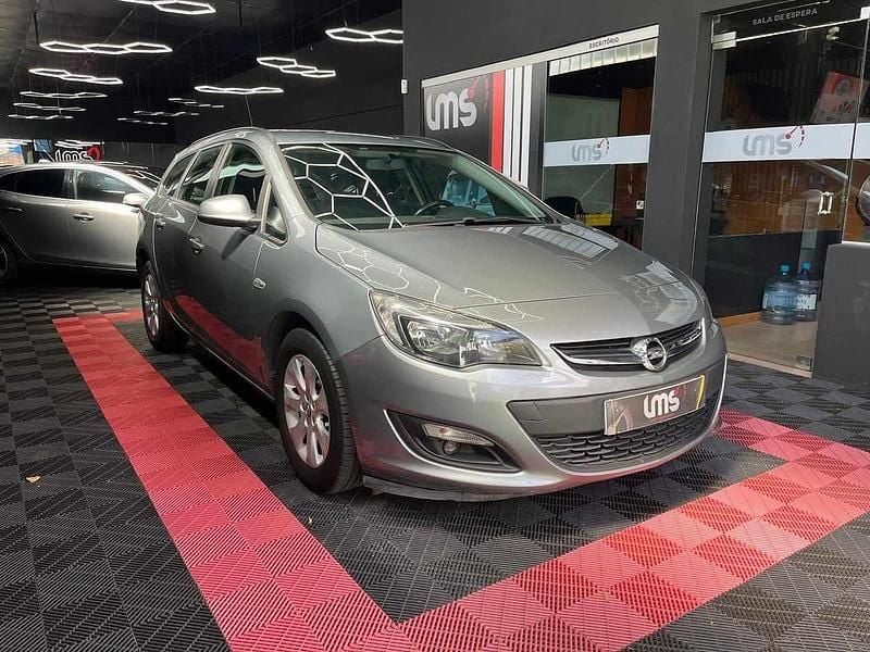 Cinzento Usado 2014 Opel Astra Sport Carrinha | € 8.250 (Preço justo) - Imagem 1/4