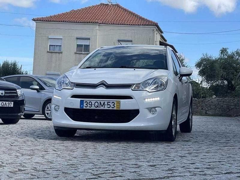 Branco Usado 2015 Citroën C3 Attraction Citadino | € 8.450 (Preço justo) - Imagem 1/4
