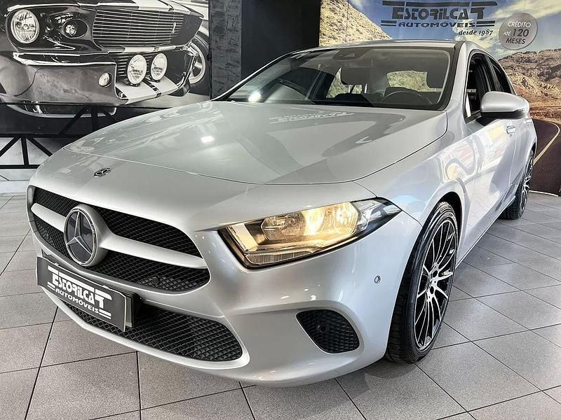 Cinzento Usado 2020 Mercedes A180 Business Citadino | € 23.600 (Preço justo) - Imagem 1/4