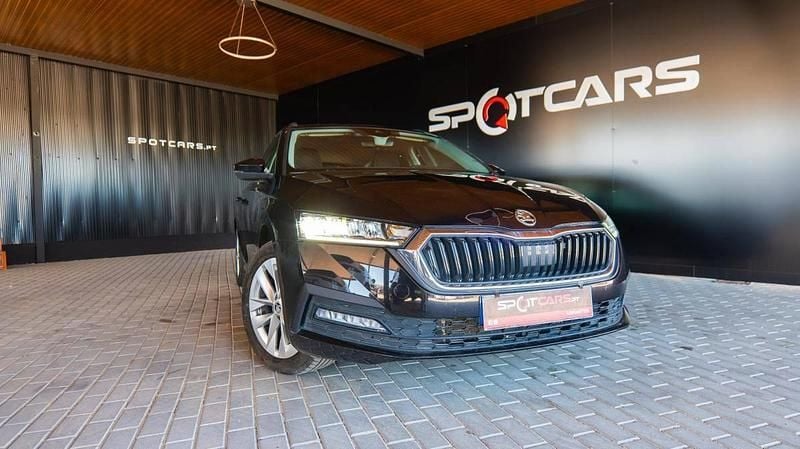 Preto Usado 2023 Skoda Octavia Carrinha | € 25.590 (Preço justo) - Imagem 1/4