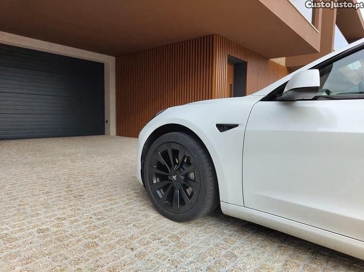 Branco Usado 2021 Tesla Model 3 Standard Range Sedan | € 35.500 (Caro) - Imagem 1/1