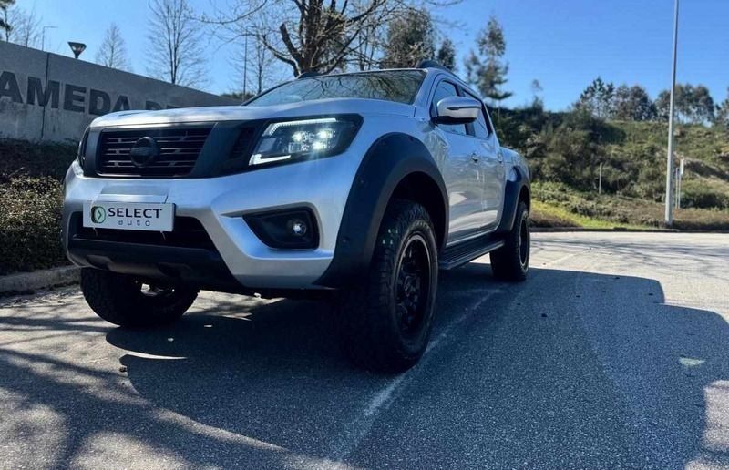 Cinzento Usado 2017 Nissan Navara Pickup | € 34.900 (Caro) - Imagem 1/4