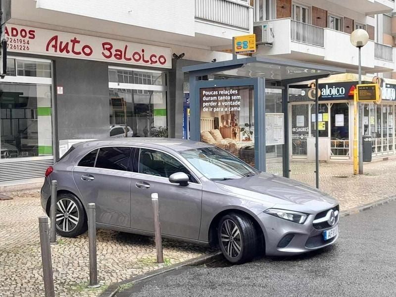 Cinzento Usado 2021 Mercedes A180 | € 26.850 (Super Preço) - Imagem 1/4