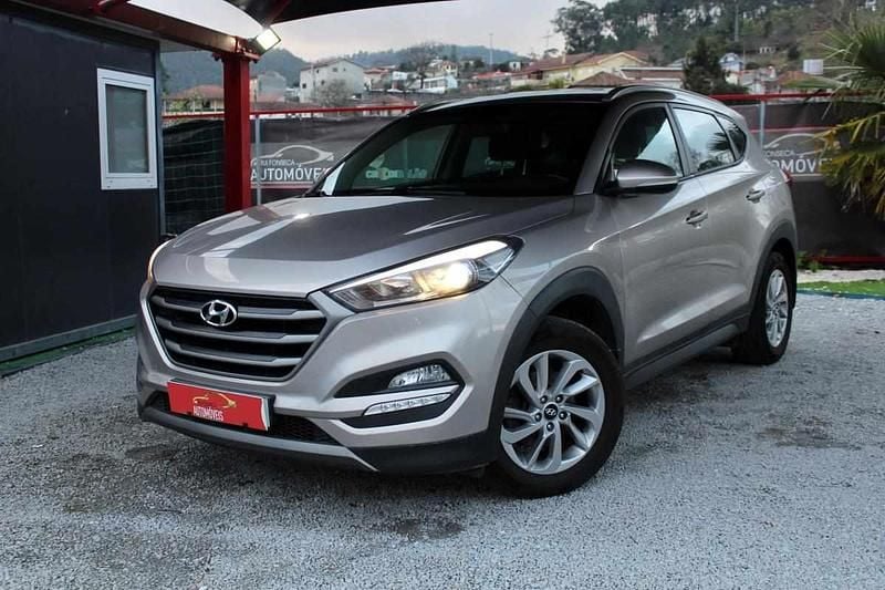 Usado Hyundai Tucson 116 HP (85 kW) 2016 Cinzento SUV