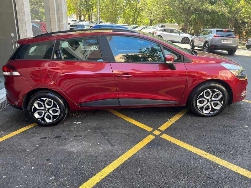 Usado Renault Clio IV 90 HP (66 kW) 2019 Vermelho Carrinha