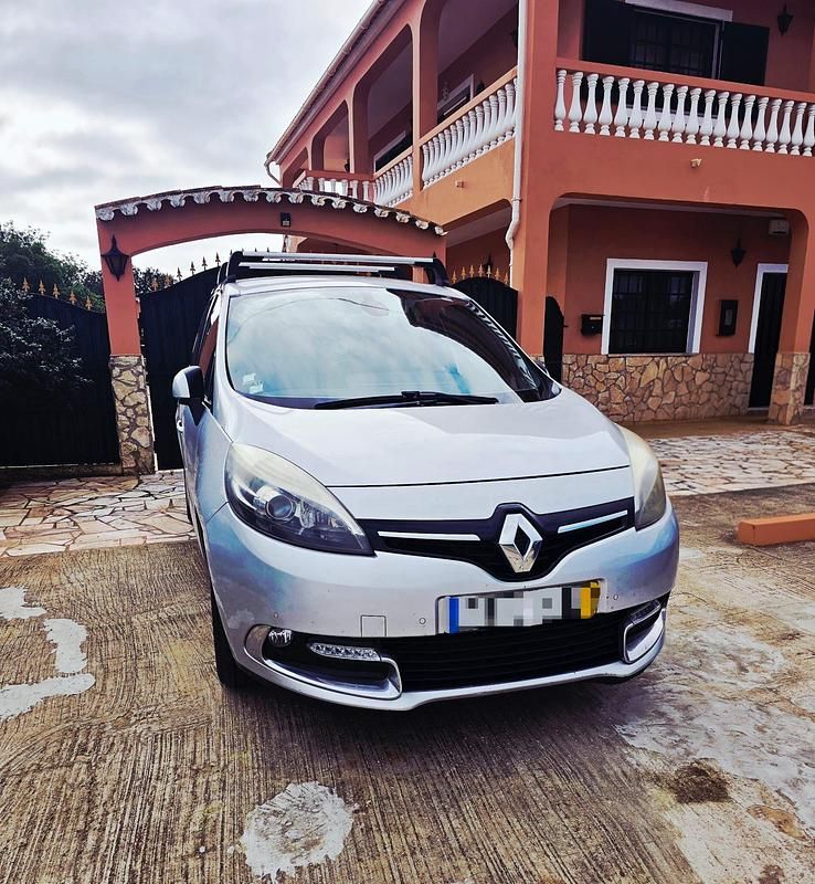 Usado Renault Scénic III 115 HP (84 kW) 2015 Cinza Monovolume