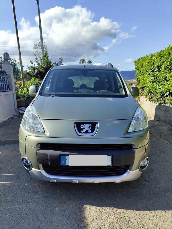 Usado Peugeot Partner 90 HP (66 kW) 2009 Verde Monovolume