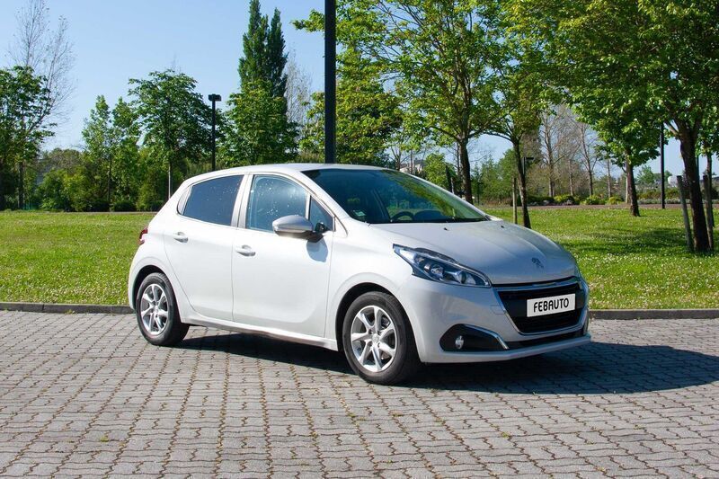 Branco Usado 2017 Peugeot 208 Citadino | € 11.900 (Preço justo) - Imagem 1/4