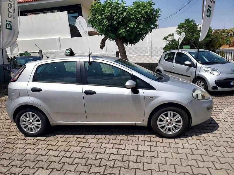 Usado Fiat Punto 84 HP (61 kW) 2014 Cinzento Citadino