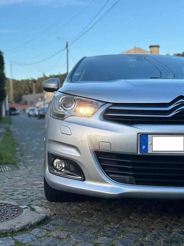Usado Citroën C4 150 HP (110 kW) 2014 Cinzento Citadino