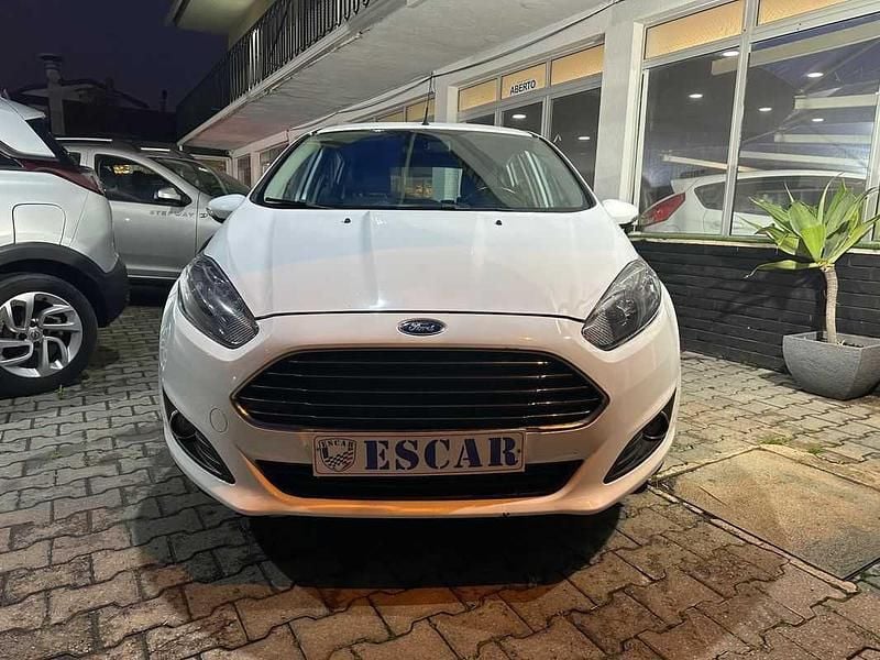 Usado Ford Fiesta Active 85 HP (62 kW) 2015 Branco Citadino