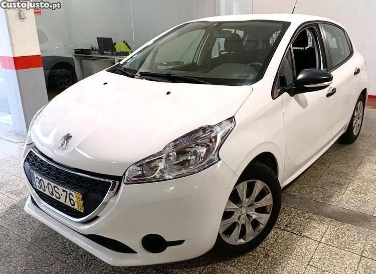 Branco Usado 2015 Peugeot 208 Citadino | € 7.799 (Bom preço) - Imagem 1/1